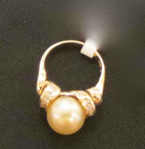 Golden South Sea Pearl Gold Ring by Mac Dunford